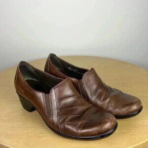 Clarks Women’s 8.5 Brown Leather Heeled Loafer Comfortable Supportive Shoe